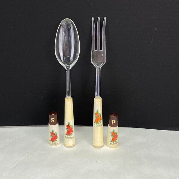 Vintage Mid Century Florida Souvenir Hostess Salad Salt Pepper Set - Picture 2 of 10